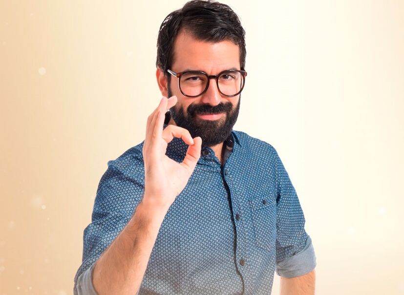 az ember elégedett a pénisz szódával történő megnagyobbításával